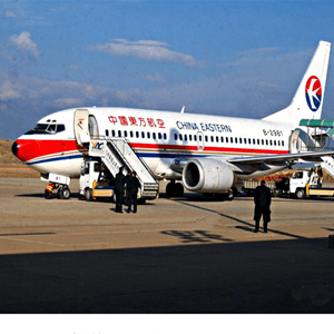 桂林两江航空托运航空快运业稳步发展的原因是什么？